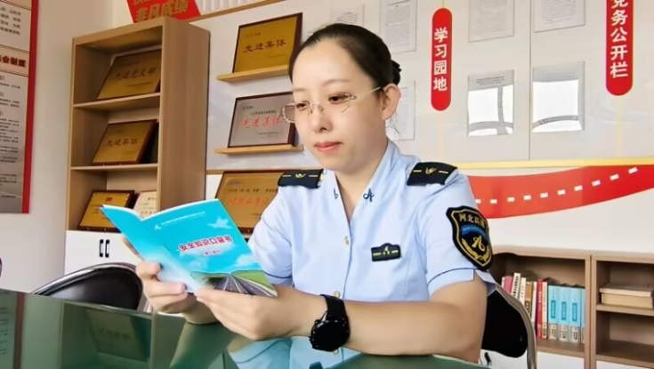 青银分公司：安全知识口袋书  守护高速平安路
