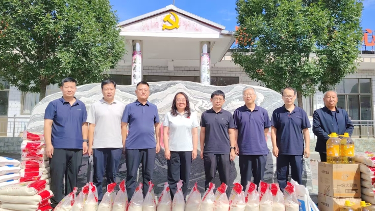 青银分公司领导到定点帮扶村走访慰问